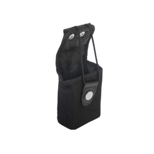 Syscom Funda en Nylon con Presilla para Cinto, con Correa y Broche de Presión, para Radios P110/GP300 (Universal).