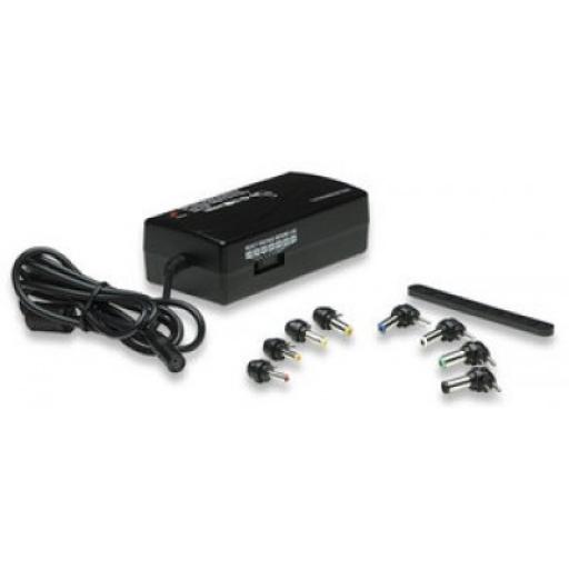Adaptador Universal de Corriente Manhattan.