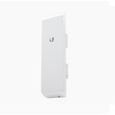 Ubiquiti Networks NanoStation airMAX M5 CPE, hasta 150 Mbps, frecuencia 5 GHz (5170-5875 MHz) con antena integrada de 16 dBi