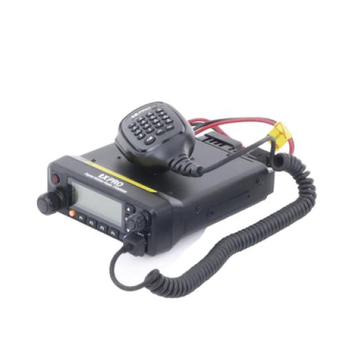 TX PRO Radio Móvil Digital DMR Doble Banda 136-174 MHz en VHF y 400-480 MHz en UHF,  incluye micrófono con DTMF y accesorios de instalación.