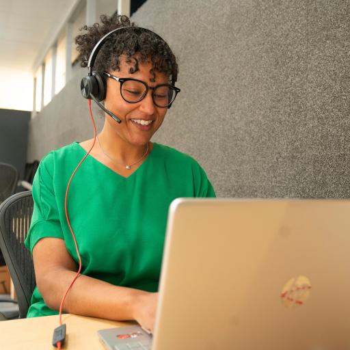 HP POLY Auriculares estéreo USB-C Blackwire 8225 con certificación de Microsoft Teams + adaptador USB-C/A