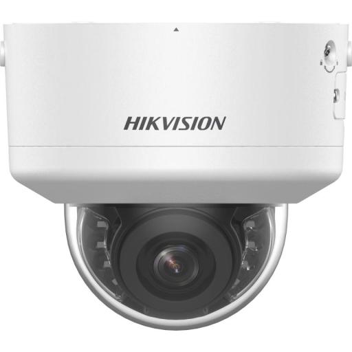 Hikvision Digital Technology Domo IP 8 Megapixel (4K) / Lente Mot. 2.7 a 13.5 mm / 40 mts IR EXIR / Exterior IP66 / IK10 / DARKFIGHTER / Audio y Alarma I/O / PoE+ / ONVIF / Micro SD / 4 Analíticos: AcuSense, Deteccion Facial, Conteo de Personas por Cruce y Zona
