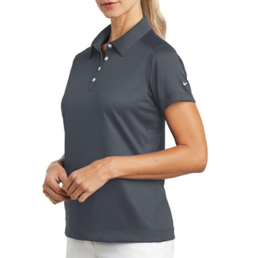 [NIKE_D354064S/G] Nike Playera Polo Dri-FIT color Gris Obscuro para Mujer