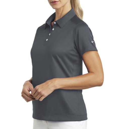 [NIKE_D354064M/G] Nike Playera Polo Dri-FIT color Gris Obscuro para Mujer