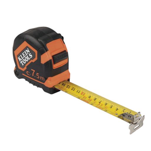 [KLEINTOOLS_9375] Klein Tools Flexómetro (Cinta de Medir) de 7.5 m con Gancho doble Magnético. Graduada por Ambos Lados y Freno de Alta Velocidad. De Uso Rudo