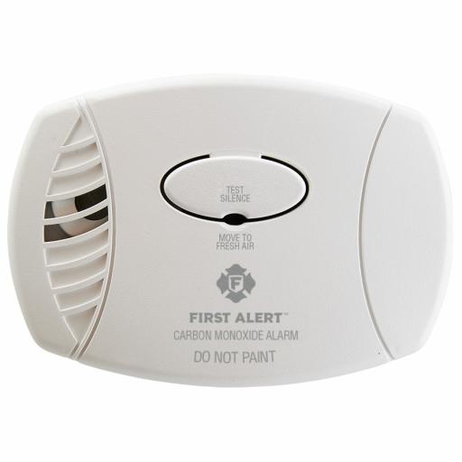 [FIRSTALERT_1039730] First Alert Alarma de monóxido de carbono (CO) enchufable con bateria de respaldo