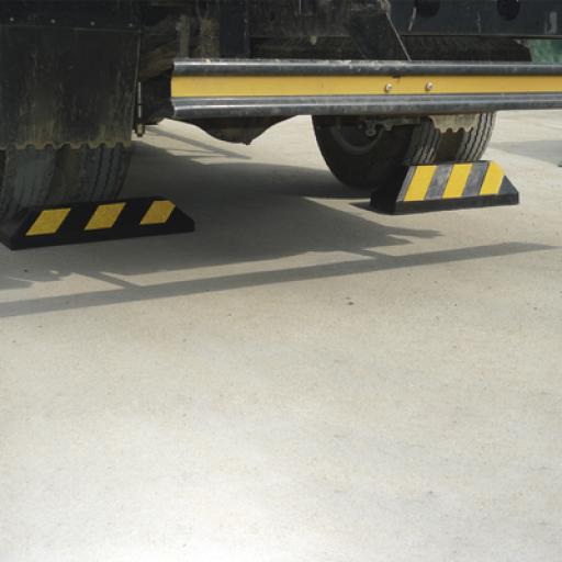 [ACCESSPRO_AC55TC] AccessPRO Tope Vehicular 55cm / Para Camion / Estacionamiento / Color Negro-Amarillo.