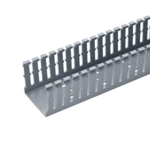 [PANDUIT_F2X3LG6] Panduit Canaleta Ranurada de PVC sin Tapa, Tipo F, 2.25 in de Ancho, 3.14 in de Alto y 1800 mm de Largo, Color Gris
