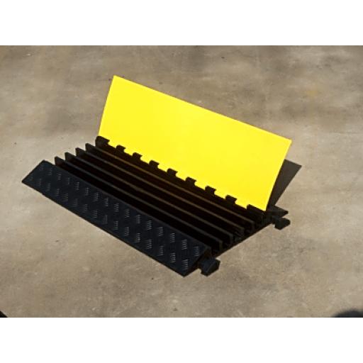 [ACCESSPRO_AC905-CV] AccessPRO Protector de Cable de 5 Canales / Base de Goma y Tapa de Plástico / Capacidad 4.6 Toneladas / Canal 38x35MM / Longitud 90 cm / Amarillo y Negro